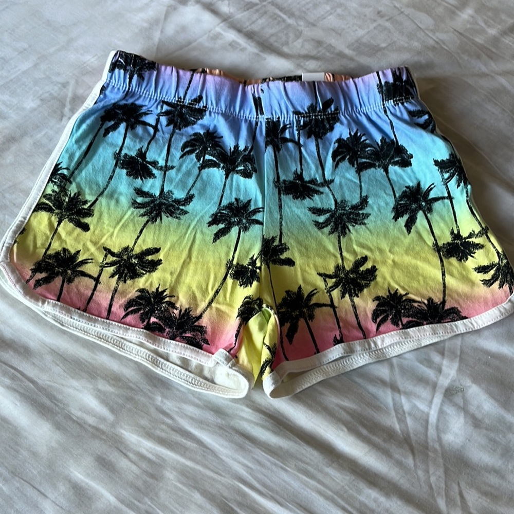 NWT Children’s Place girls tropical shorts in size medium 7-8